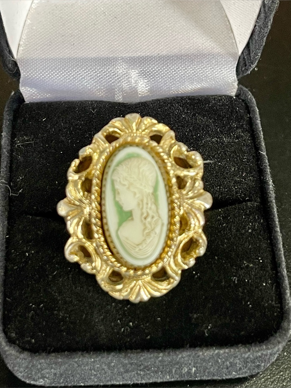 VTG Whiting & Davis Green Cameo Cocktail Ring Adjustable Statement Ring